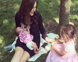 The actress experienced complications in her second pregnancy. She loves her daughters and breastfed both of her daughters.